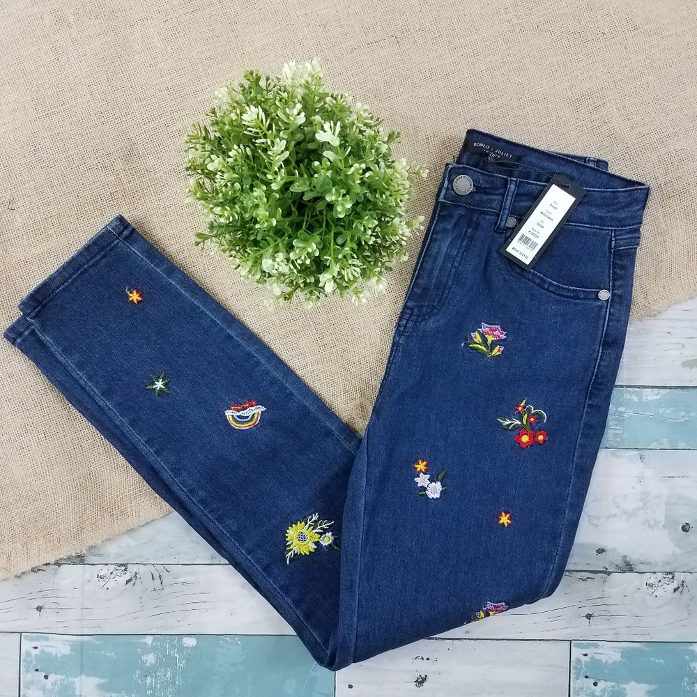 Romeo & Juliet Couture Embroidered Slim Ankle Jean - Picture 1 of 8